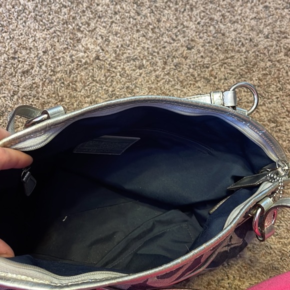 Coach signature handbag - Picture 4 of 6